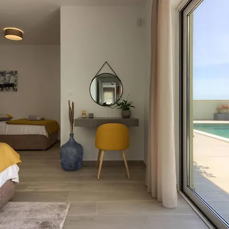 Villa Mako, Moderne Luxus-villa Mit Swimmingpool Und Whirlpool In Ruhiger Vorort-lage Von Pula