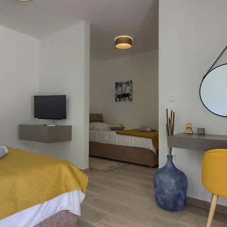 Mako, Moderne Luxus-villa Mit Swimmingpool Und Whirlpool In Ruhiger Vorort-lage Von Villa Pula