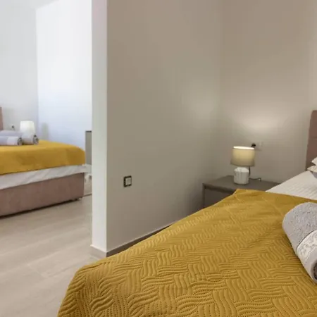 Villa Mako, Moderne Luxus-villa Mit Swimmingpool Und Whirlpool In Ruhiger Vorort-lage Von *