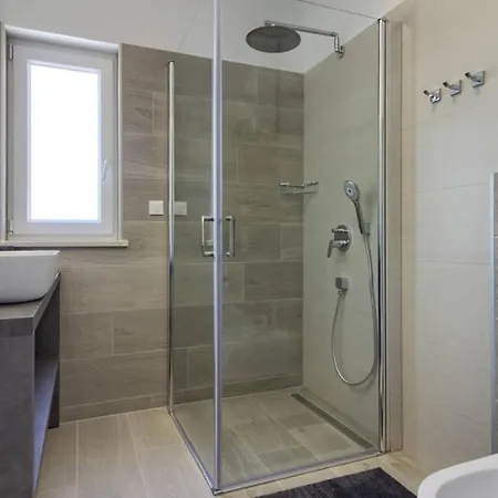 Mako, Moderne Luxus-villa Mit Swimmingpool Und Whirlpool In Ruhiger Vorort-lage Von * Pula