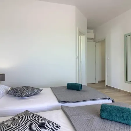 Villa Mako, Moderne Luxus-villa Mit Swimmingpool Und Whirlpool In Ruhiger Vorort-lage Von