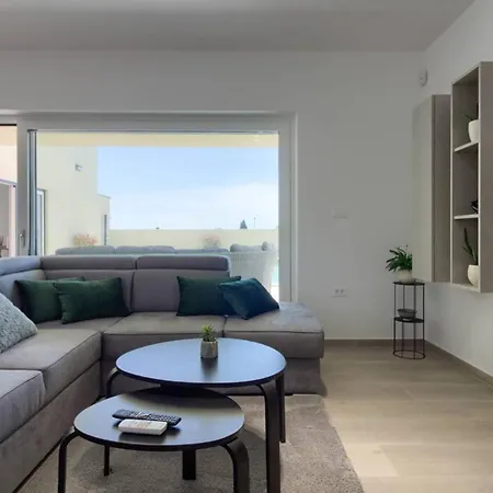 Vila Mako, Moderne Luxus-villa Mit Swimmingpool Und Whirlpool In Ruhiger Vorort-lage Von Pula